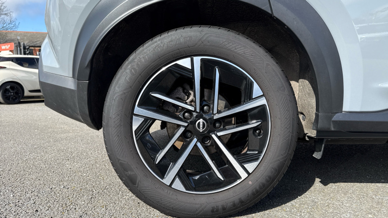 Nissan Juke 1.6 Hybrid N-Connecta 5dr Auto Hybrid Hatchback